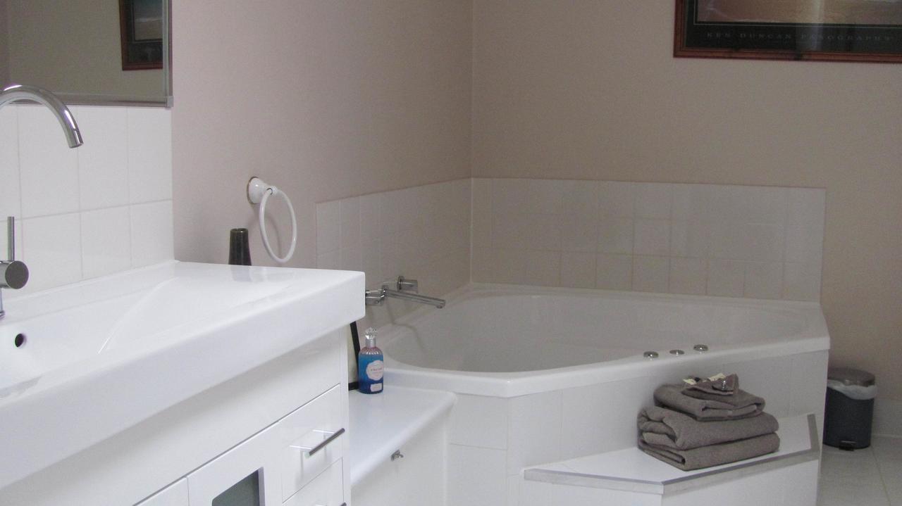 ماريبوروه Bristol Hill Motor Inn المظهر الخارجي الصورة